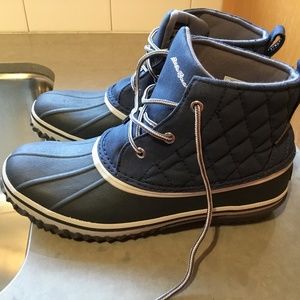 Brand new Eddie Bauer women’s Hunt Pac Mid Boot, US9. New without box